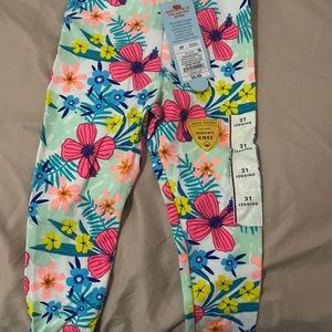 Selling legging for toddler, brand is from Cat And Jack.It is nice for summer.